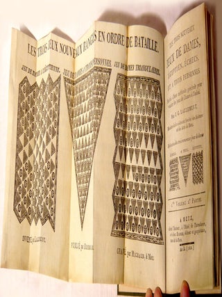 Les Quatre jeux de Dames, Polonais, Égyptien, Échecs, et à trois personnes; avec les damiers et pions nécessaires: ainsi qu'une méthode générale pour varier les jeux de dames à l'infini. Suivis d'un volume de planches...