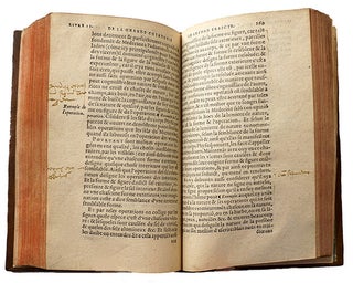 La grande, vraye et parfaicte chirurgie, du très doct & très savant Philippe Aureole Theophraste Paracelse, comprinse en deux livres : Nouvellement traduicts en langue françoise, par M. Pierre Hassard d'Armentieres, Médecin et Chirurgien. Avec annotations marginales pour plus ample intelligence de l'auteur.